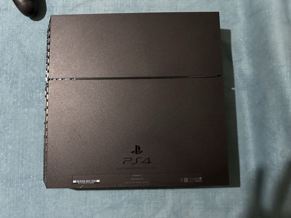 Продам PS4 Fat 512