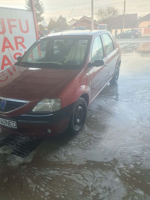 Vând Dacia logan