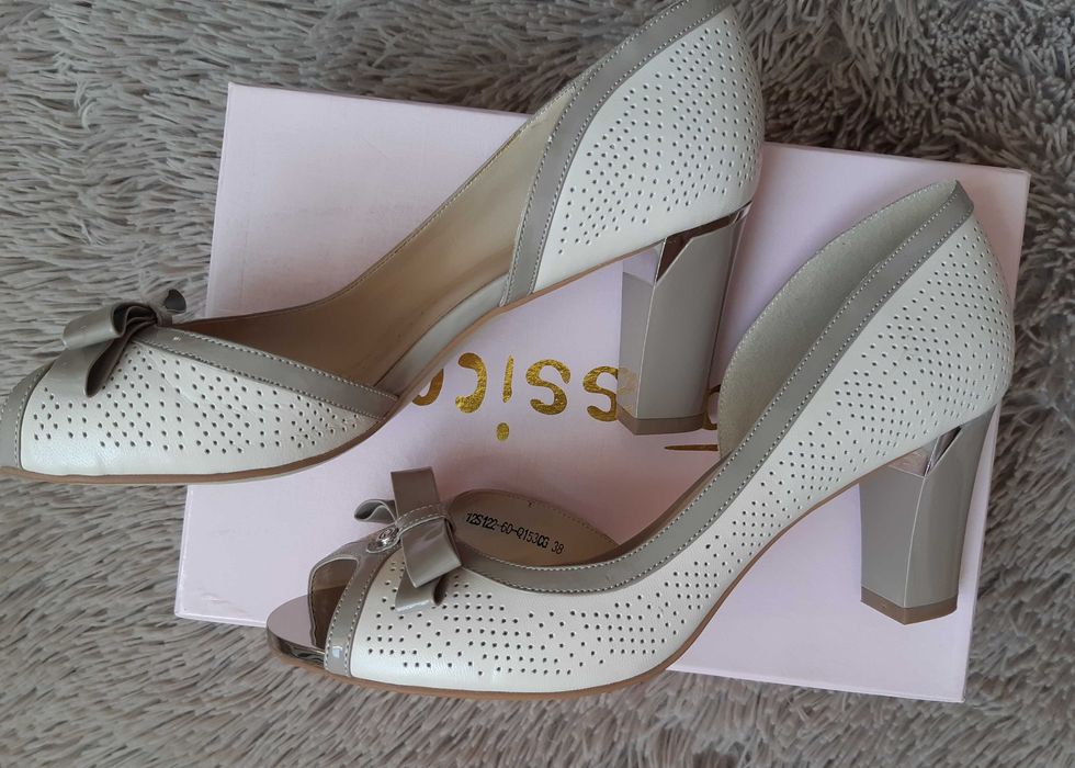 Босоножки  летние