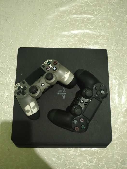 Ps 4  4 ta orginal pult 10+oyini bor xotira 1 tb