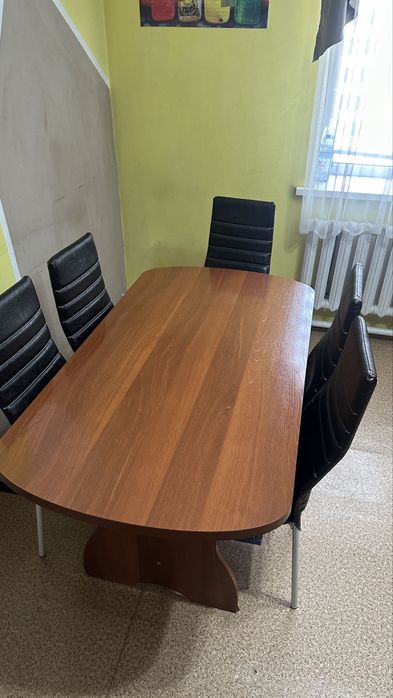 Продам кухонный стол со стульями