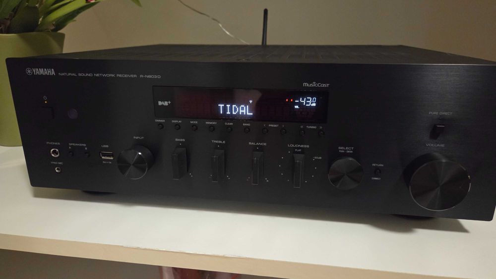 Yamaha R-N803D Amplificator Receiver Stereo HI-FI streamer integrat