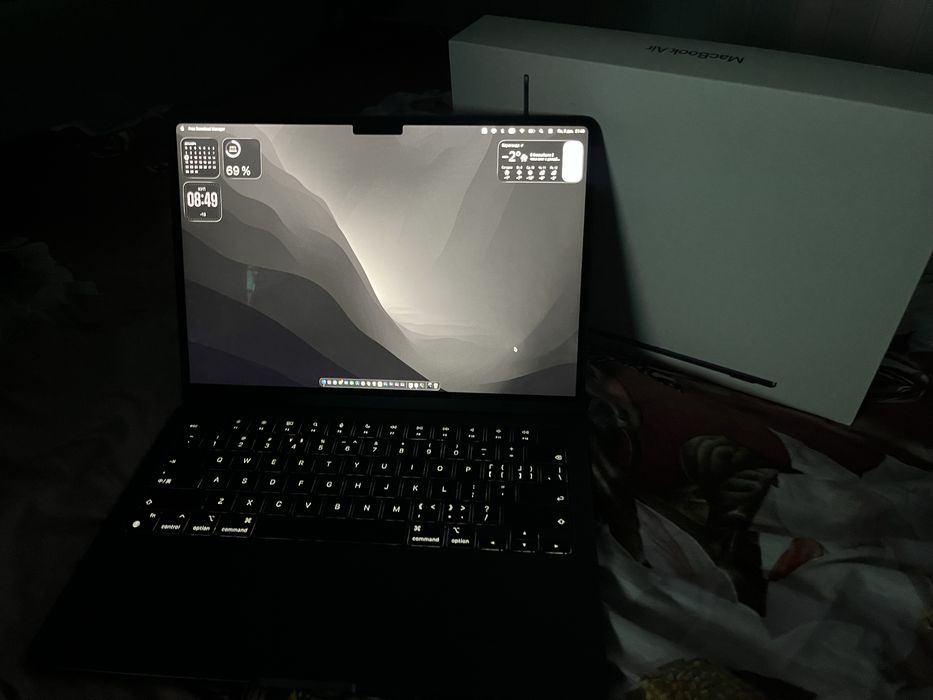 Macbook air 2022 m2 8/256