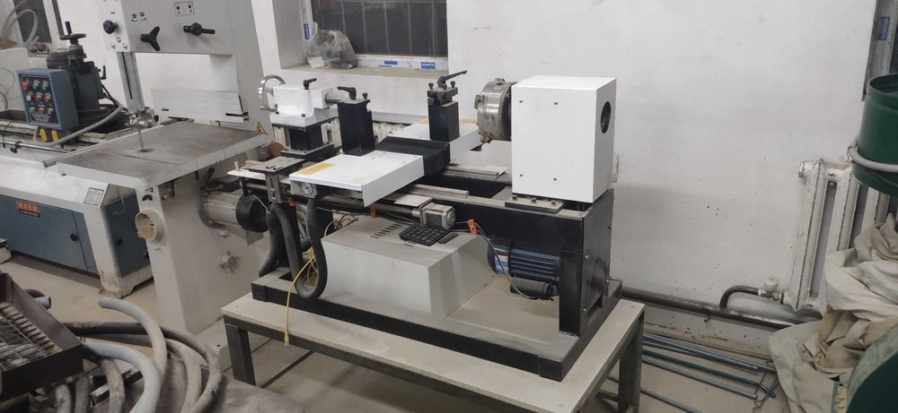 Токарный станок по дереву с ЧПУ.