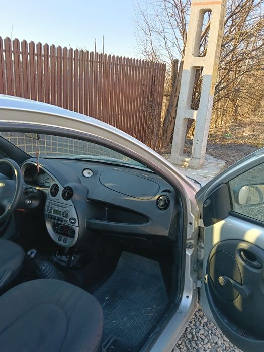 Vând mașina  în stare bună