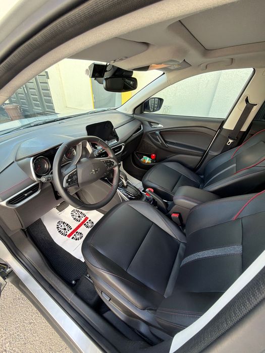 Chevrolet tracker 2 red line 2025 год