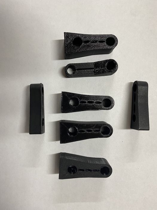 Демпферы замков дверей автомобиля