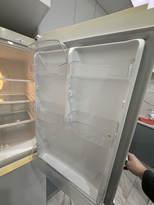 Холодильник LG 175/60/60