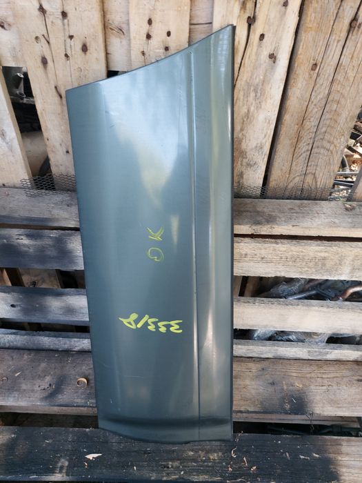 Накладка  двери Subaru Outback 2000 год .