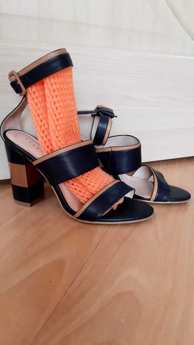 Продам босоножки