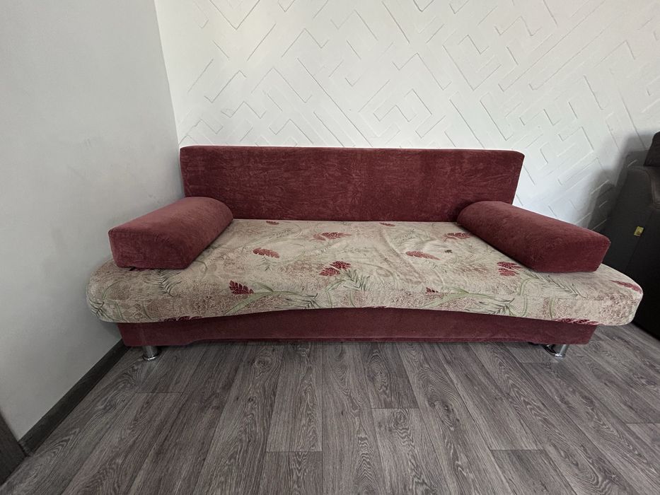 Тахта в отличном состоянии ……..