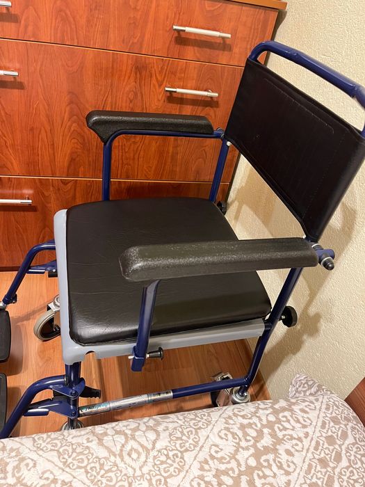 Комбиниран стол за баня и тоалетна