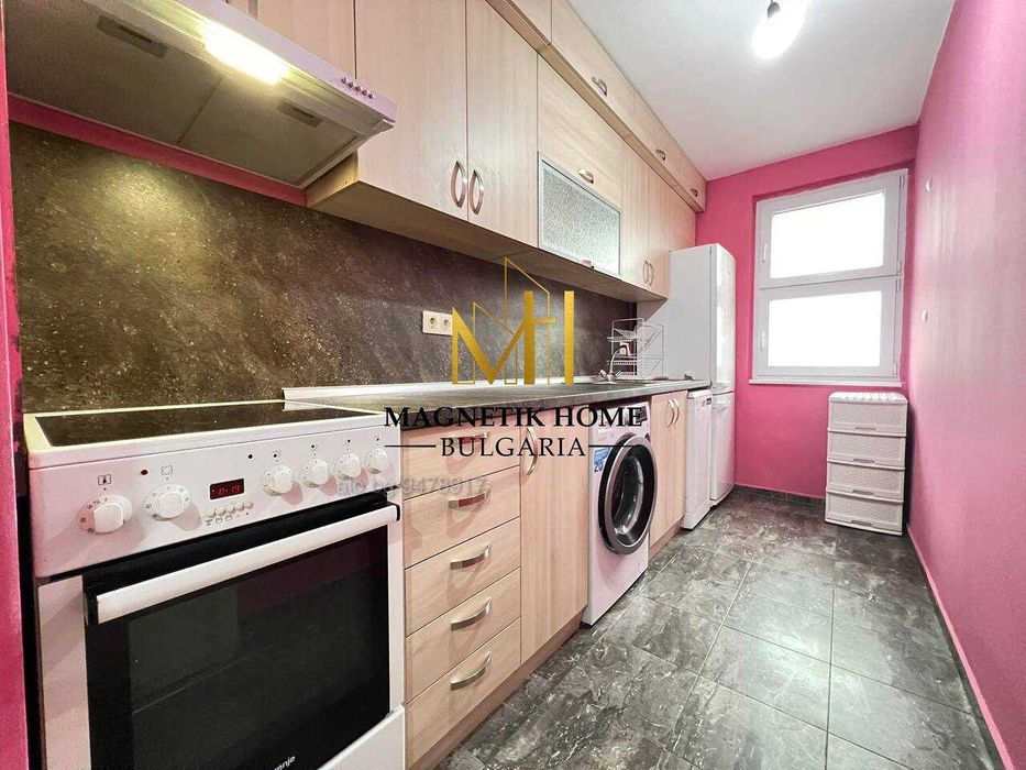 Приветлив двуспален апартамент с отделна кухня до х-л Аква и морската