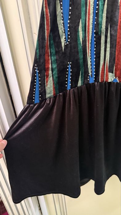 Әдемі көйлек сатылады