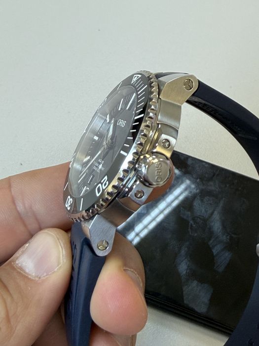 Часовник Oris aquis date 43