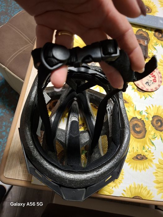 Каска за колело със светлини отзад