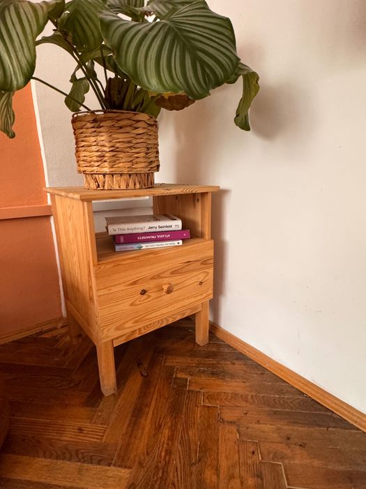 Noptiera Ikea-lemn (pin)