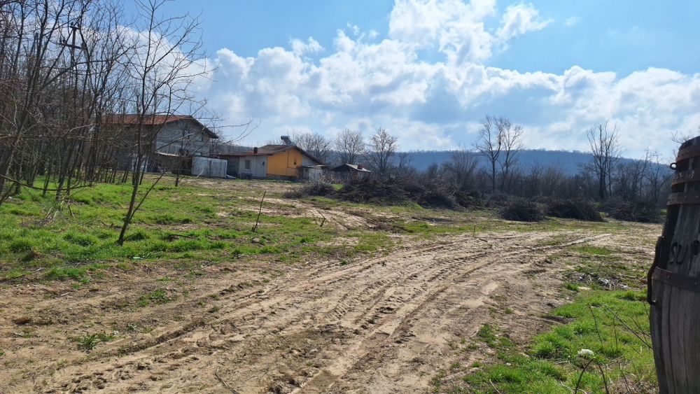 Teren intravilan în Batoți, Mehedinți,  5600 mp, posibilitate de parcelare