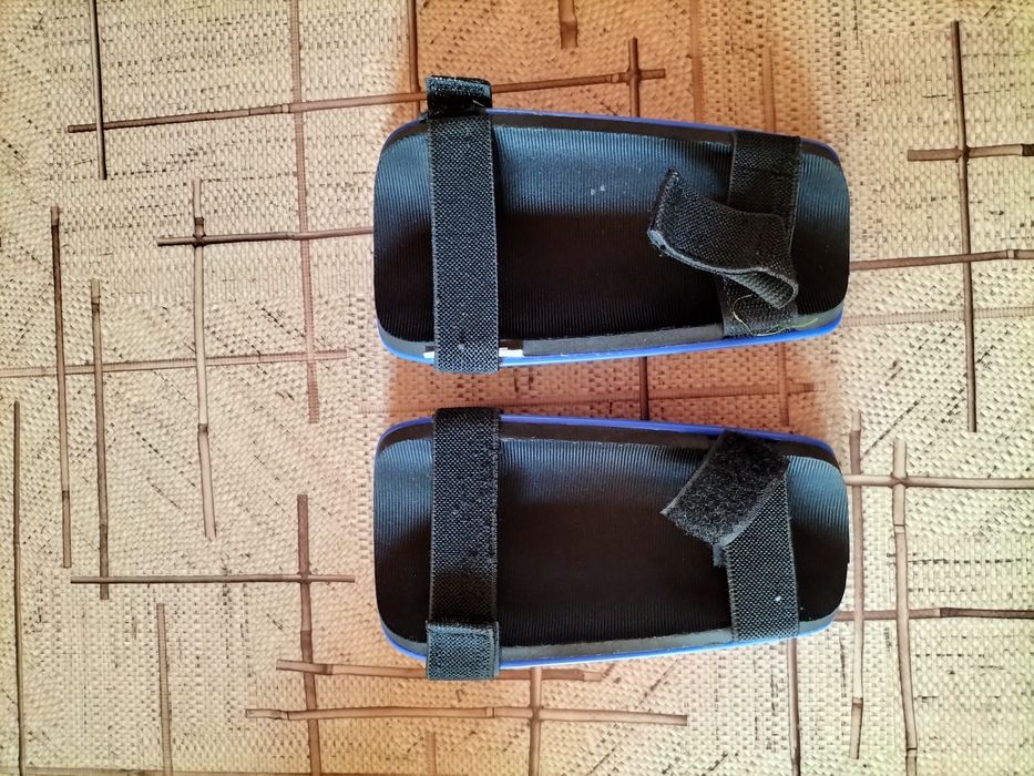 Профессиональные футбольные щитки