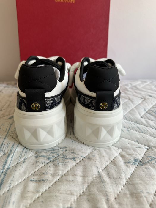 Обувки Valentino