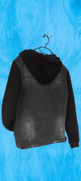 Jacheta din denim gri unisex cu gluga neagra