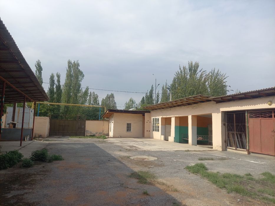 Vodilda xovli joy sotiladi.(jami8.5 sotix 6 s. turar 2.5 s. noturar)