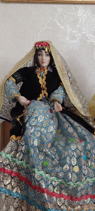 Продам две сувенирные куклы