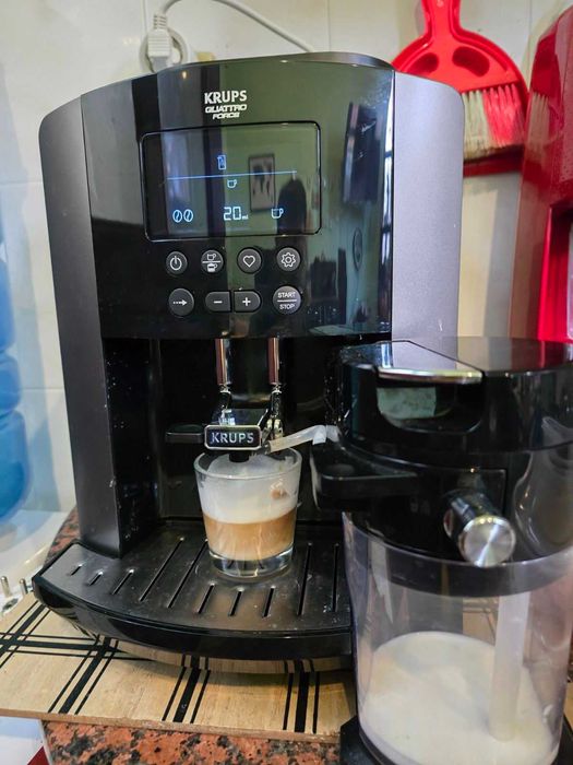 Кафе автомат KRUPS с оставаща гаранция до края на март 2026г.