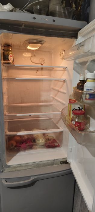 Отдам даром холодильник