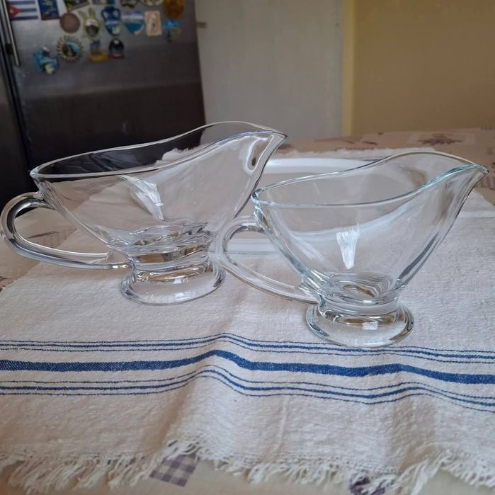 Плата за пица и сосиери.