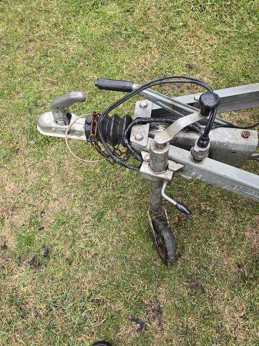 Vind remorca 750kg Stema