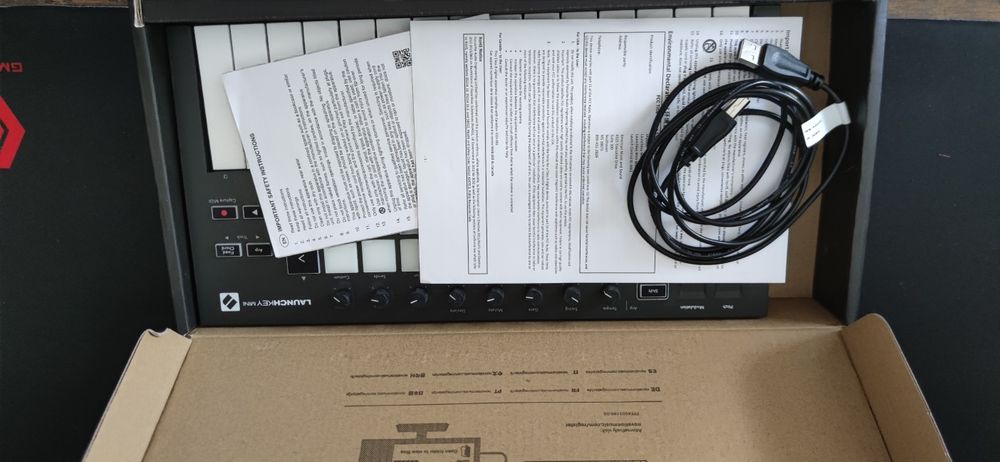 Controller midi Novation LaunchKEY mini