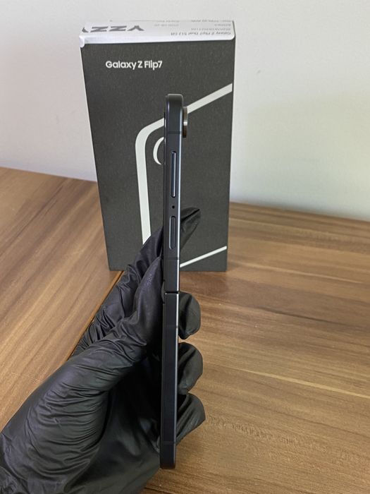 Samsung Z Flip7, 512 GB, Jetblack, Foarte bun, Cod produs: 7186