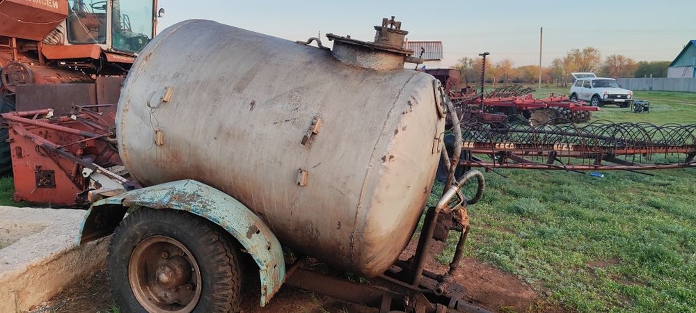 Продается косилка, комбайн и емкость