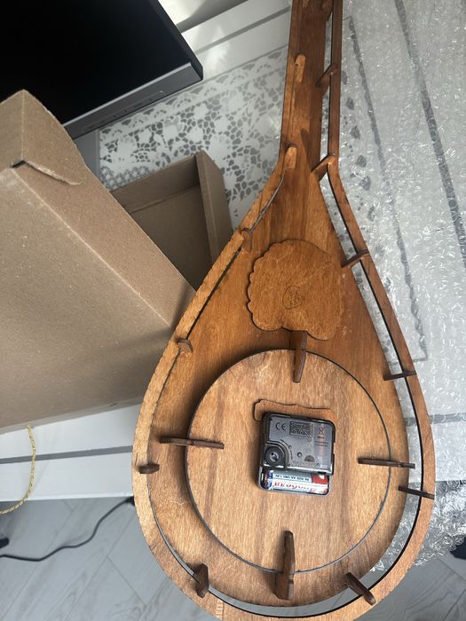 Настенные часы в виде Домбры, из дерева