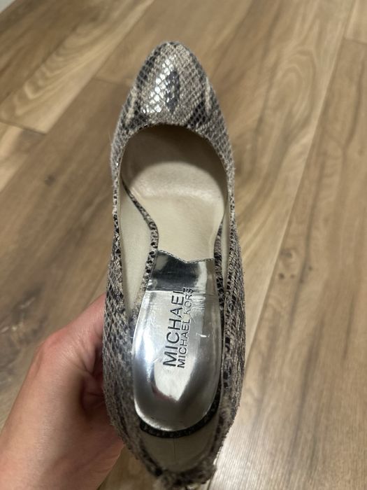 Michael Kors елегантни обувки на ток 38 номер