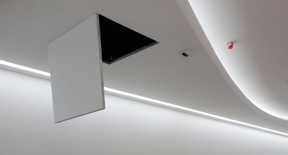 Люк под покраску в потолок, с защитой от шума, пыли и влаги.