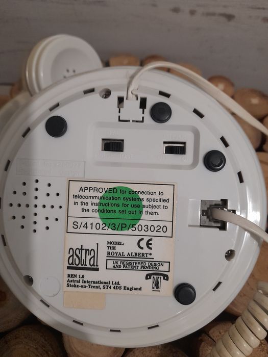 Порцеланов телефон на Royal Albert