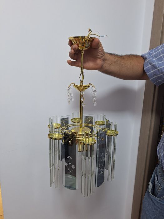 Lustra moderna cu elemente de cristal