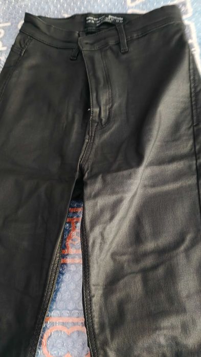 Черен дамски панталон Stradivarius