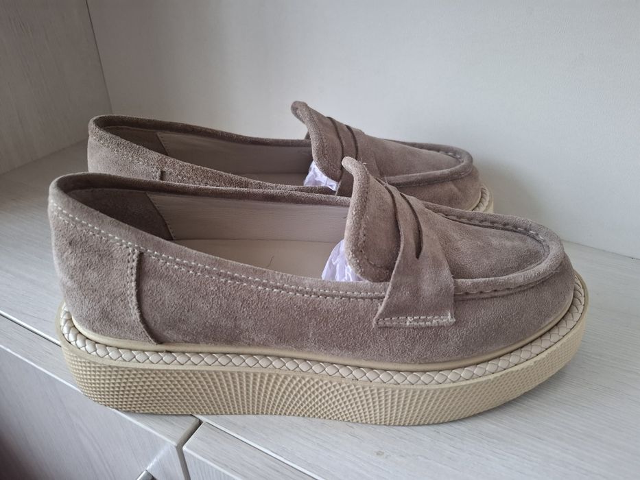 Продам лоферы женские 39 размер