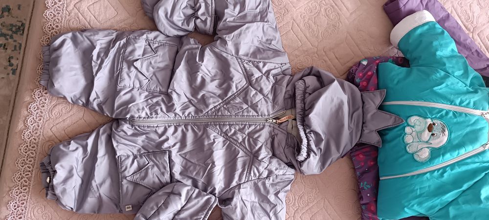 Комбинезон и курточки детские