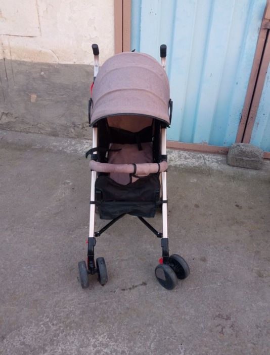 Продается коляски 2шт и кроватка общая цена