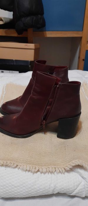 Обувки
Номера 38 .37.носени малко много добро състояние