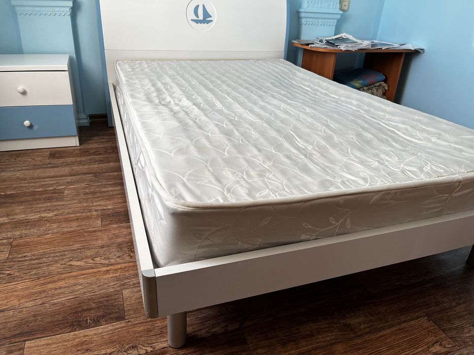 Детская кровать с тумбочкой