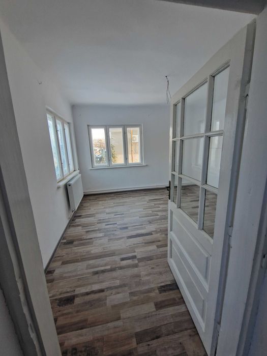 Vand teren si casa comuna Vidra