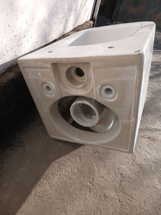 Продам навесной унитаз