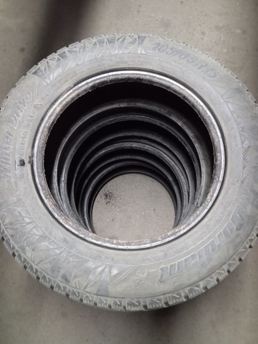 Продам шины зимние.