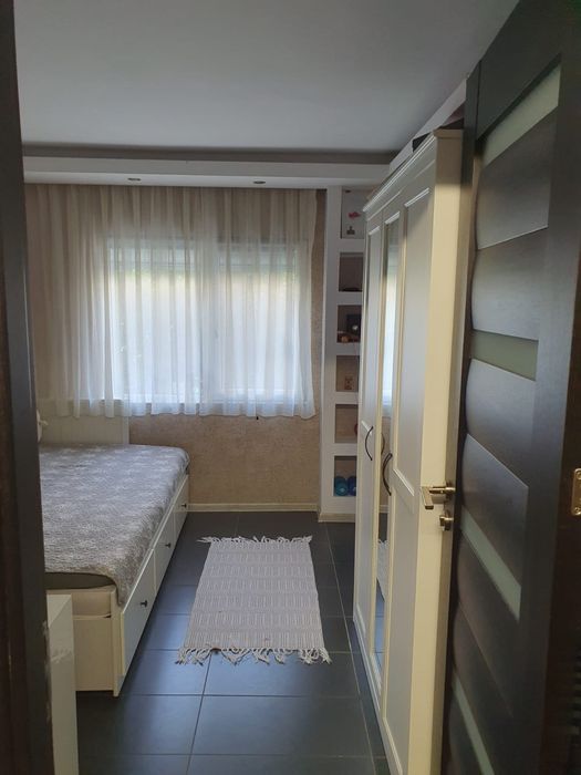 Vând apartament decomandat cu 3 camere