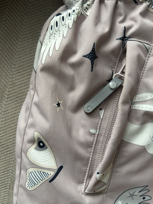 Продам демисезонную куртку на девочку